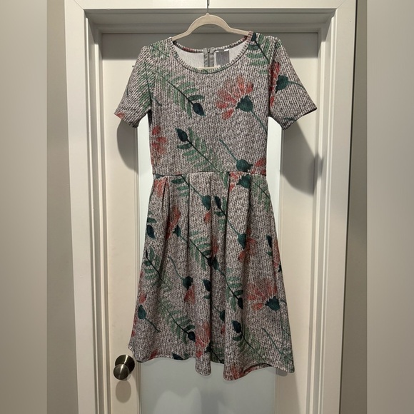 LULAROE Gray Floral Print Dress Size M Shortsleeved Midi Fit Flare Pocke… - Picture 1 of 15